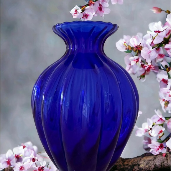 Pilgrim Glass Vase - Picture 6 of 12
